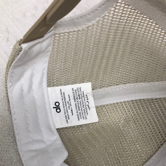 ALO Yoga Cream Mesh Cap - Picture 2 of 5